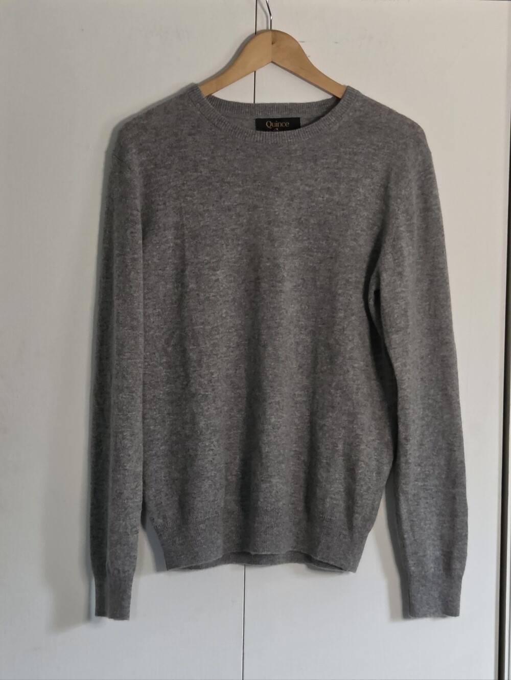 Quince Mongolian Cashmere Men's Crewneck Sweater in Heather Gray